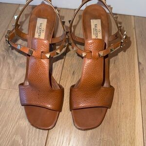 Valentino Garavani Tan Leather Rockstud T-Strap Heels